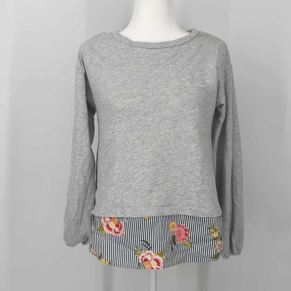 LOFT by Ann Taylor Blouse Grey Sweater with Floral Striped Shirt Underlay Small